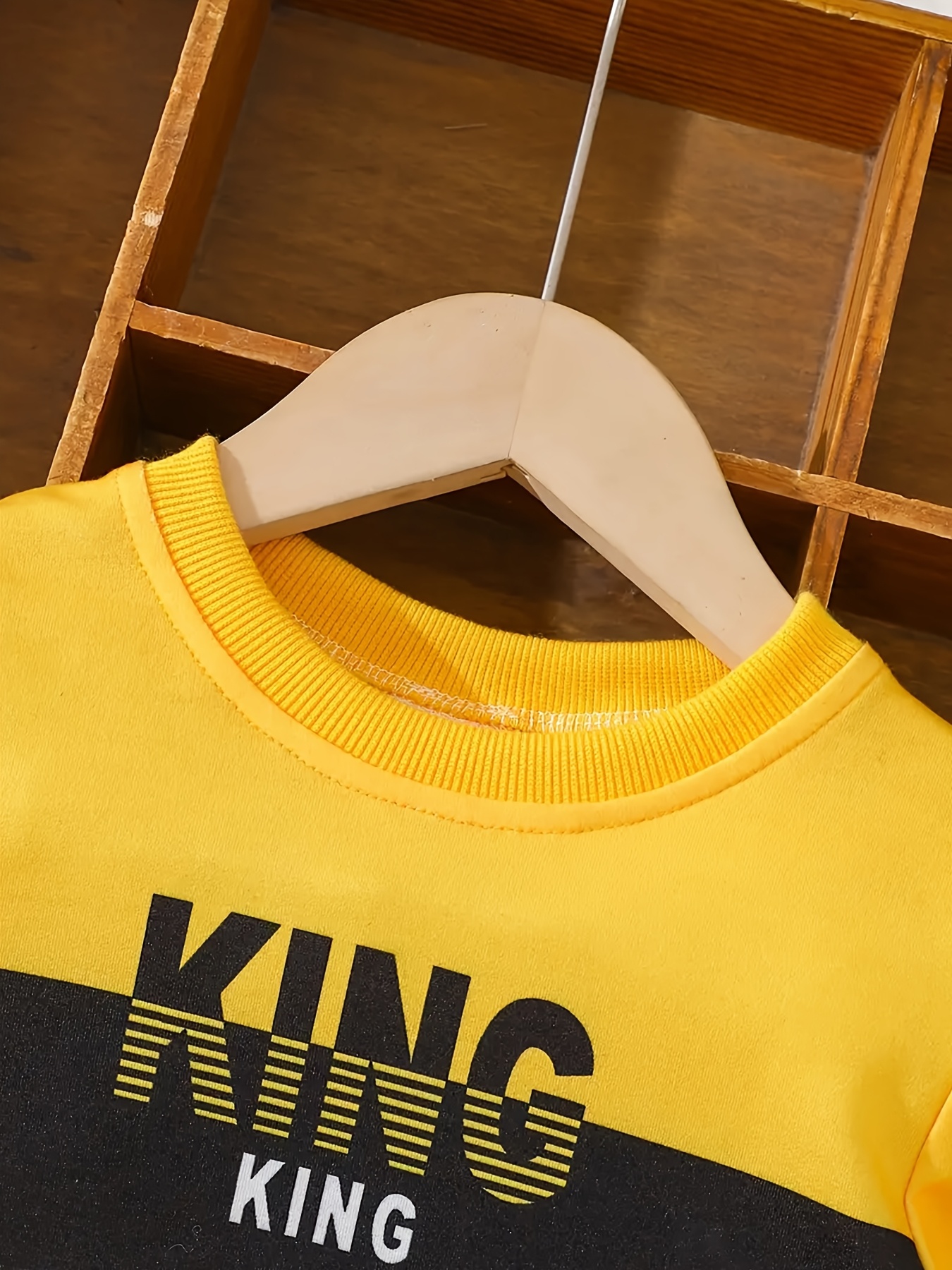 2pcs ' Casual Long Sleeve Outfit with KING Print - Yellow & Black Lettering, Ribbed Cuffs, Regular Fit, Spring/Fall Collection, Perfect for Outdoor Play, Boy Outfit, Playful Youngsters' Attire, Comfortable Youngsters'S Wear, for Outdoor