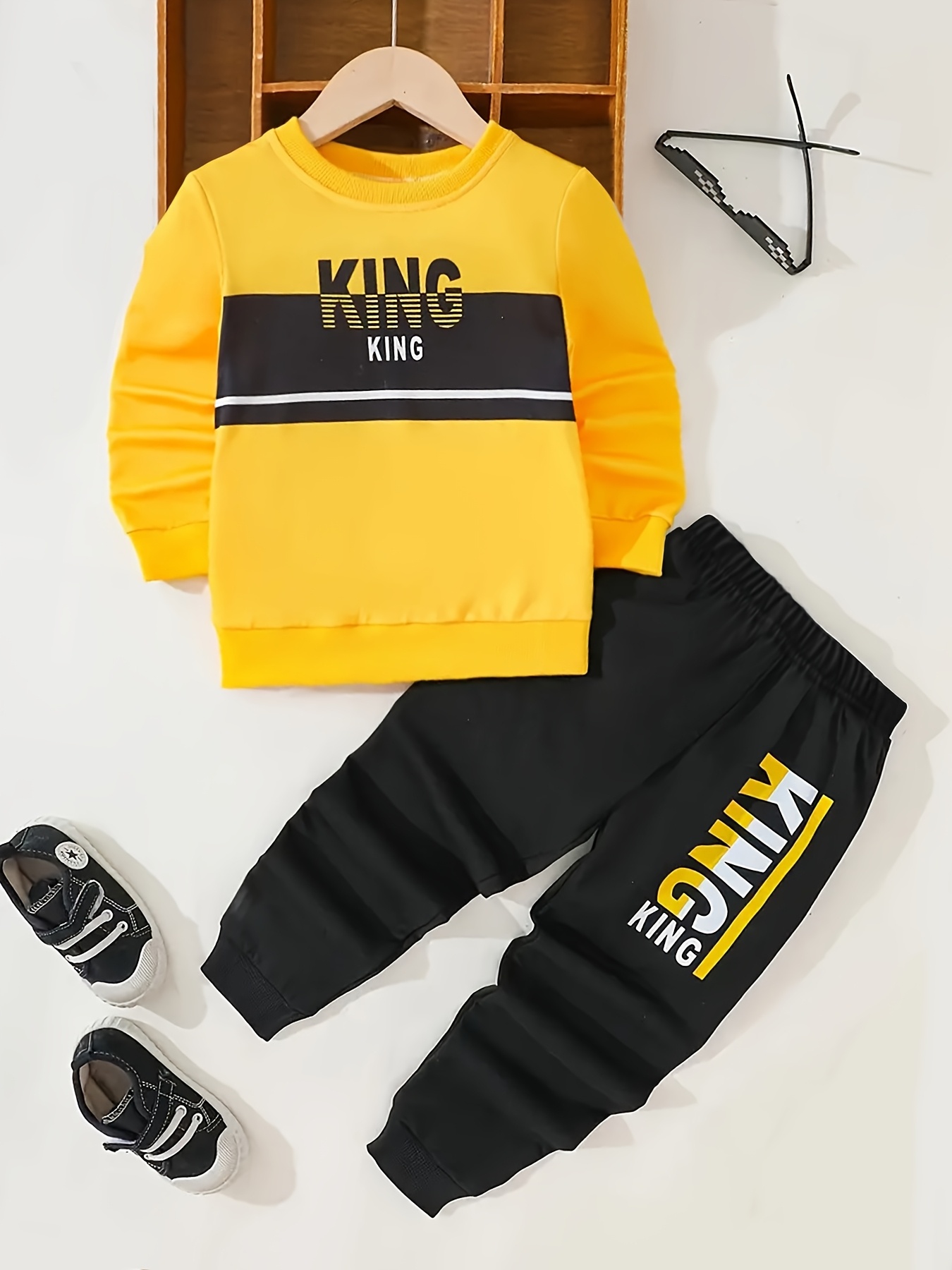 2pcs ' Casual Long Sleeve Outfit with KING Print - Yellow & Black Lettering, Ribbed Cuffs, Regular Fit, Spring/Fall Collection, Perfect for Outdoor Play, Boy Outfit, Playful Youngsters' Attire, Comfortable Youngsters'S Wear, for Outdoor